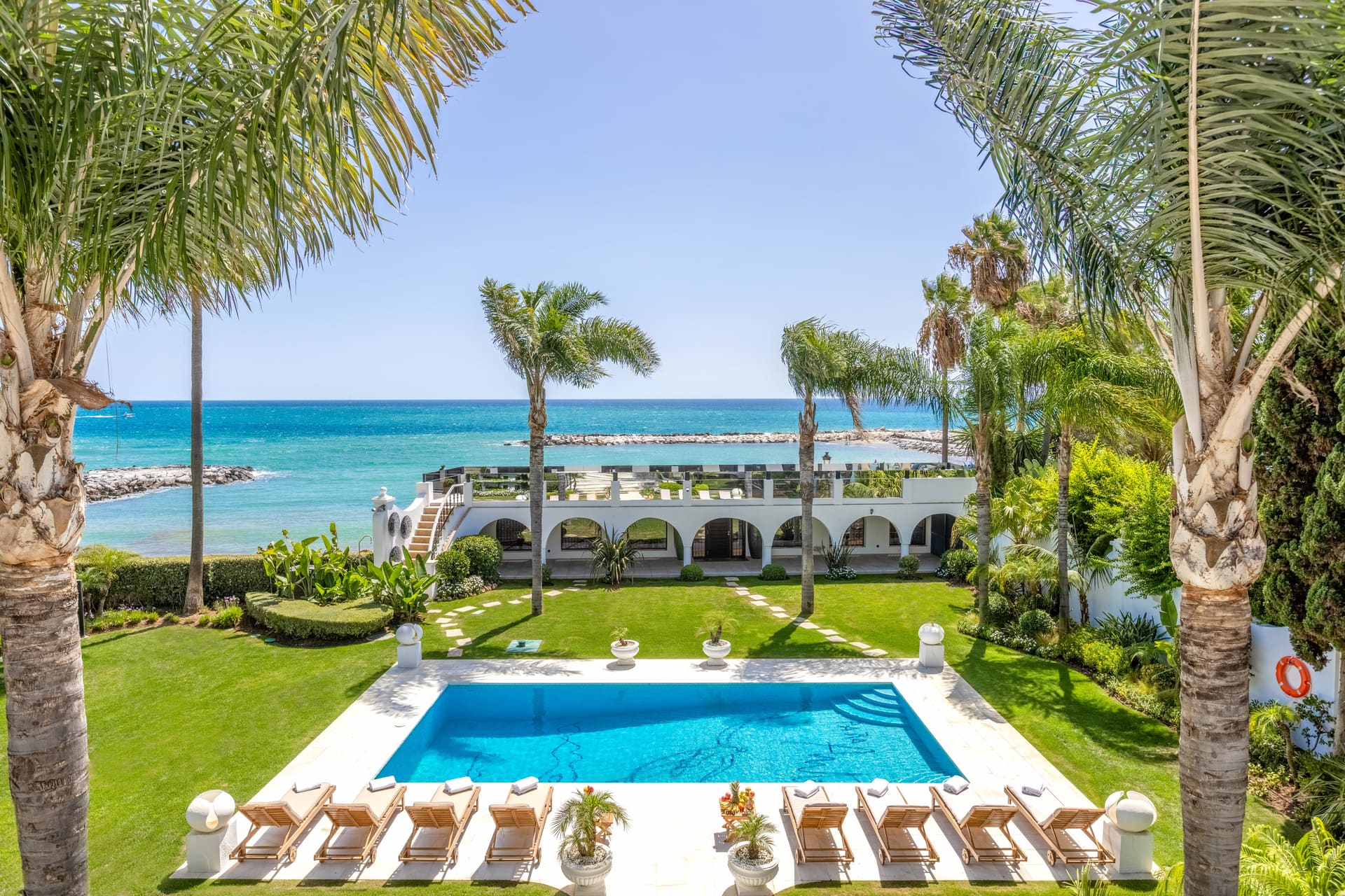 Villa El Martinete, Famous beachfront villa in frontline Puerto Banús, built by Antonio El Bailarín in 1959